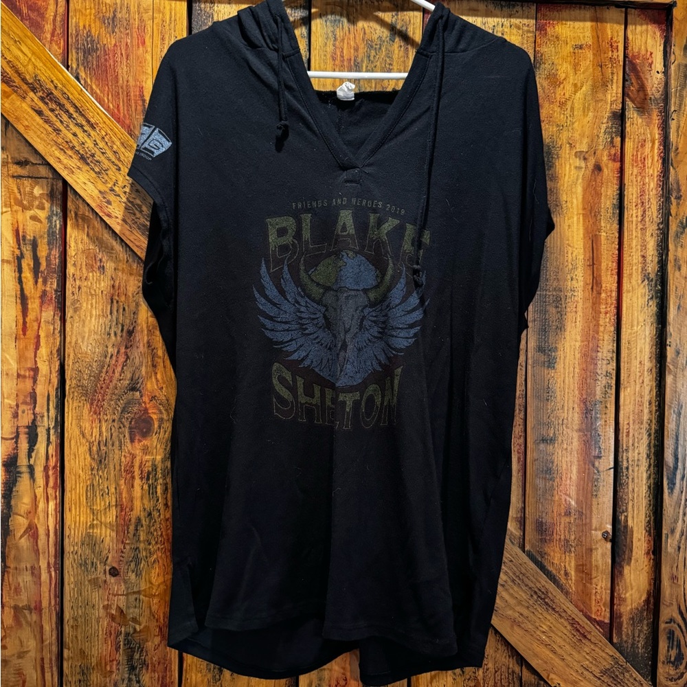 Blake Shelton XL short sleeve hoodie